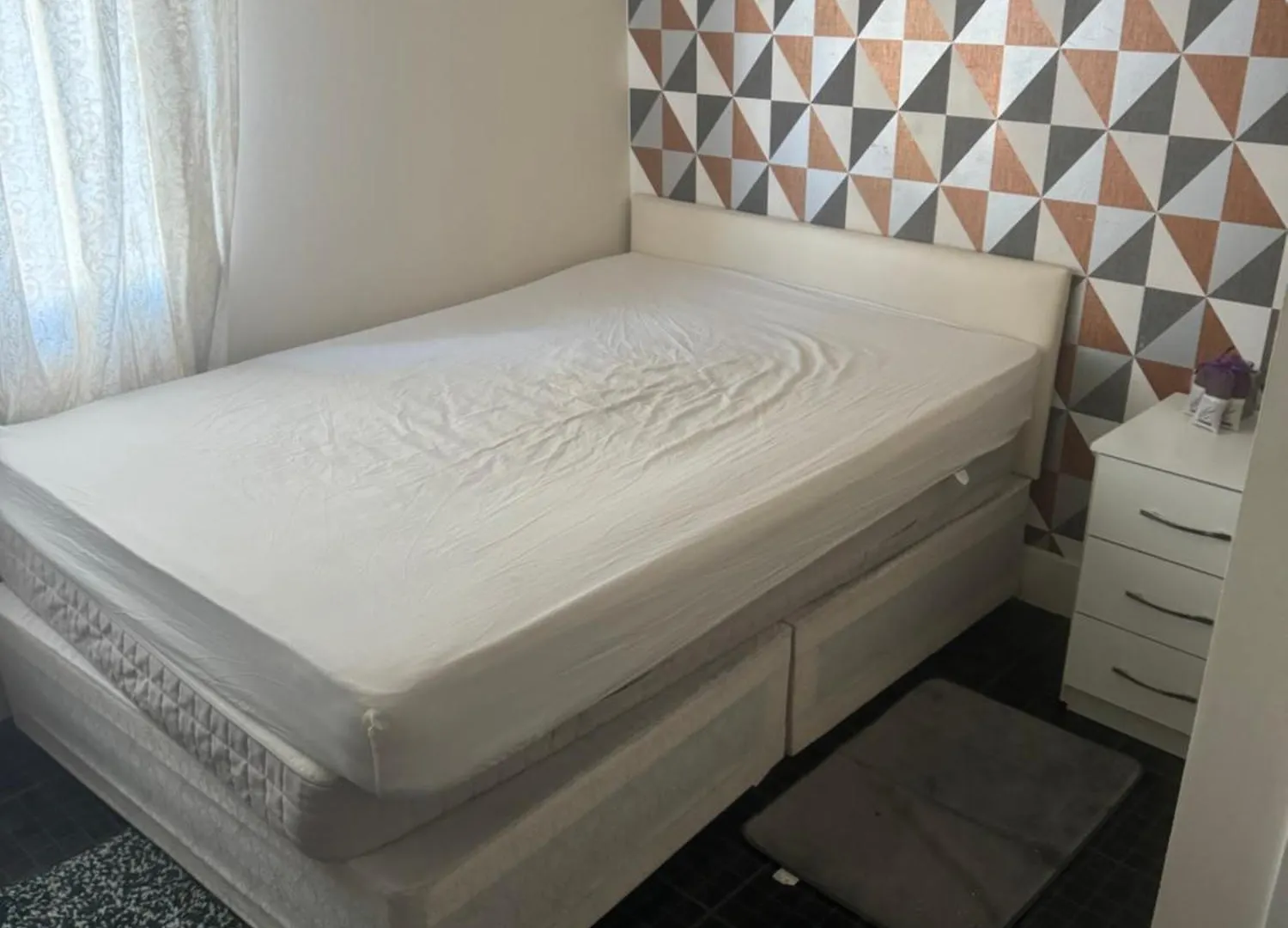 Sammie Shaw Double Room London